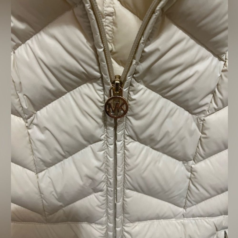 MICHAEL KORS Packable Puffer Jacket Size
Medium (8-10) NWT - Picture 9 of 15